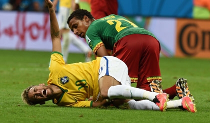 Kết thúc vòng bảng World Cup 2014: Brazil là đội ‘ăn vạ’ nhiều nhất