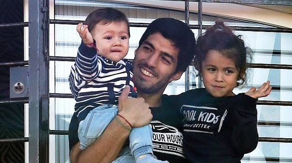 Luis Suarez lần đầu xuất hiện sau án phạt tranh cãi của FIFA