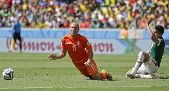 Video World Cup 2014: 3 tình huống Robben ngã trong vòng cấm Mexico