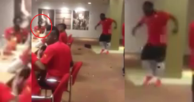 VIDEO: Sốc với cầu thủ Ghana hút shisha thoải mái bên ban huấn luyện