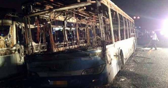 Hàng loạt xe bus bị đốt cháy sau trận Brazil vs Đức