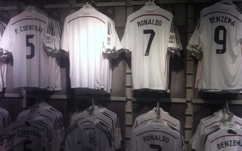Real Madrid ngừng bán áo đấu của Khedira