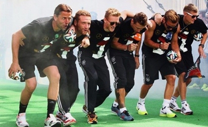 Cầu thủ Đức bị chỉ trích vì màn ăn mừng chức vô địch WC 2014 quá lố