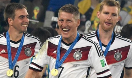 Schweinsteiger sẽ thay thế Lahm làm thủ lĩnh ĐT Đức
