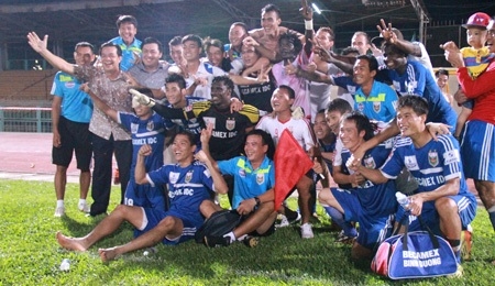 HN.T&T xảy chân, B.Bình Dương vô địch V-League 2014
