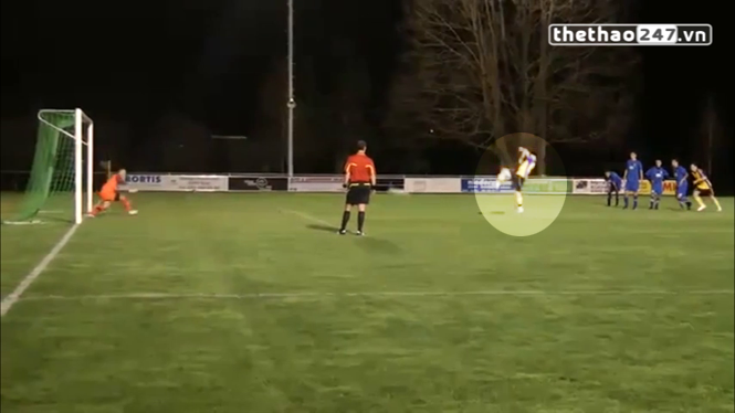 VIDEO: Sút penalty theo phong cách siêu 'dị'