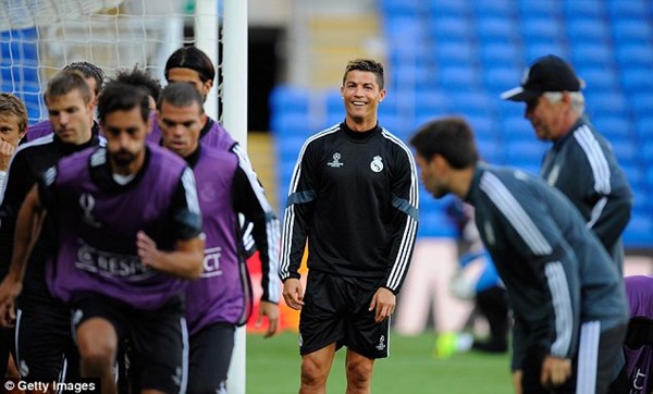 Real Madrid tập luyện làm quen sân tại Cardiff