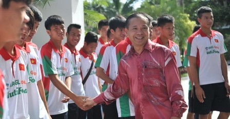 Thầy trò HLV Graeche tới thăm Đại sứ quán Việt Nam tại Brunei