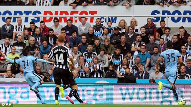 Newcastle 0-2 Man City: Khởi đầu hoàn hảo của nhà Vua