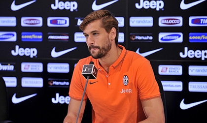 Juve dập tắt mọi tin đồn về tương lai của Llorente