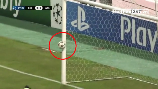 VIDEO: Cột dọc từ chối bàn thắng của Chamberlain cứu thua cho Besiktas
