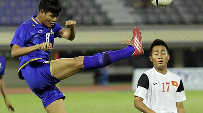 VIDEO: U19 Việt Nam bầm dập sau màn kungfu của U19 Thái Lan