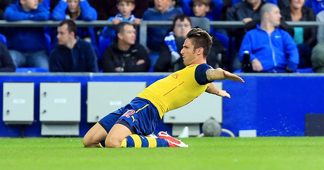 Olivier Giroud chấn thương mắt cá, Arsenal lại lao đao