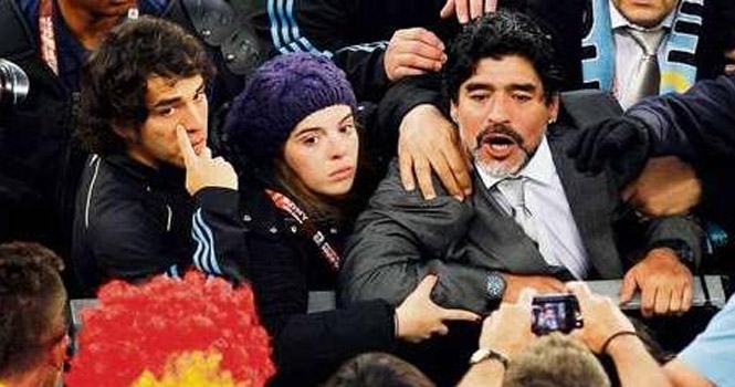Người thân Diego Maradona liên tục bị dọa giết