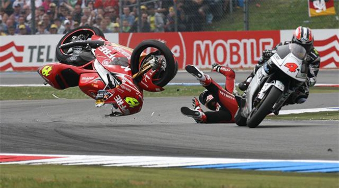 Video đua xe MotoGP 2014: 21 pha tai nạn ở chặng đua Brno 2014