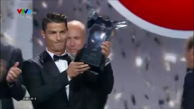 VIDEO: Ronaldo nhận danh hiệu 'Cầu thủ xuất sắc nhất châu Âu 2014'