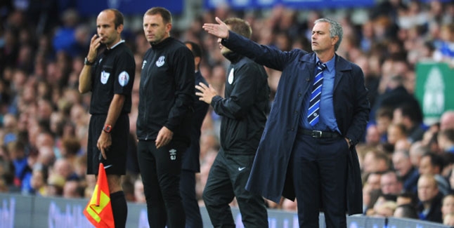 Chelsea thắng đậm Everton, Mourinho vẫn chưa vui