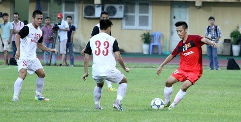 ĐT Việt Nam đánh bại “đàn em” Olympic VN với tỷ số 3-1