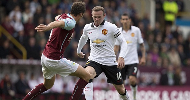 ‘Rooney không xứng đáng đeo băng đội trưởng Man United’