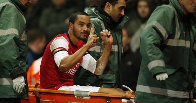 Ấn định ngày tái xuất của Theo Walcott sau 8 tháng