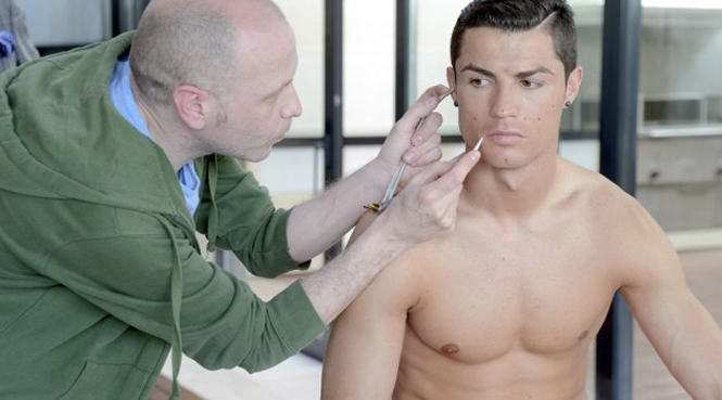 VIDEO: Hậu trường thú vị trong màn quảng cáo dầu gội của Ronaldo