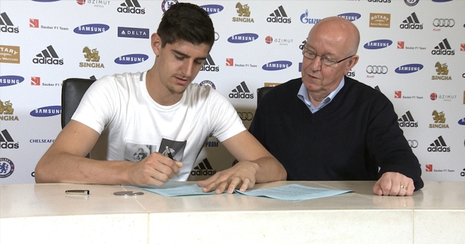 Courtois chính thức gia hạn hợp đồng với Chelsea