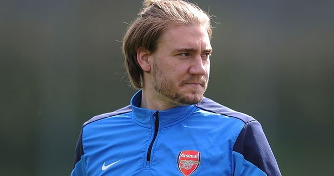 Bendtner: Thật lãng phí thời gian khi thi đấu cho Arsenal