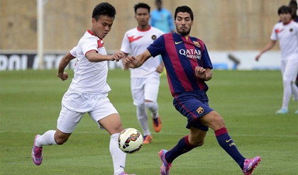 Suarez và Vermaelen tỏa sáng ở trận gặp U19 Indonesia