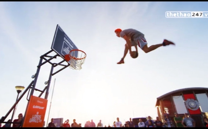 VIDEO: Nghệ thuật freestyle bóng rổ ảo diệu chưa từng thấy