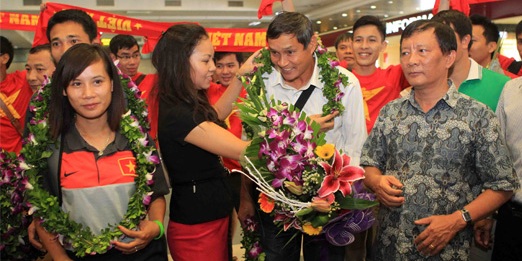 ĐT nữ Việt Nam được NHM chào đón như những “người hùng”