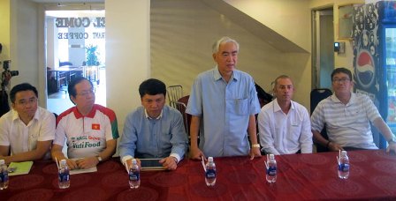 Chủ tịch VFF gặp mặt, động viên U19 Việt Nam trước giờ sang Myanmar