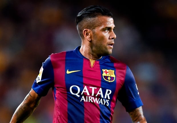 Loạn tin đồn về tương lai của Dani Alves tại Barca