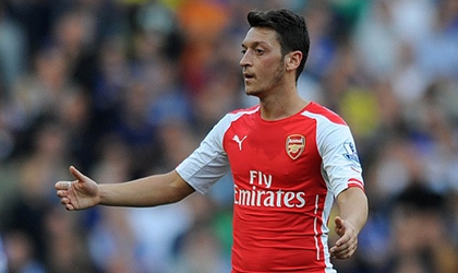 Đồng đội cầu chúc Ozil sớm trở lại