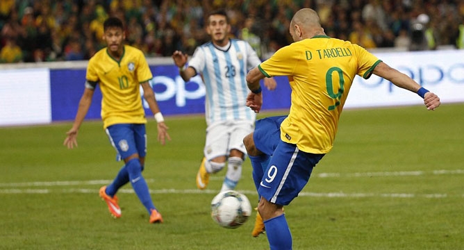 Video clip bàn thắng: Brazil 2 - 0 Argentina (Giao hữu)
