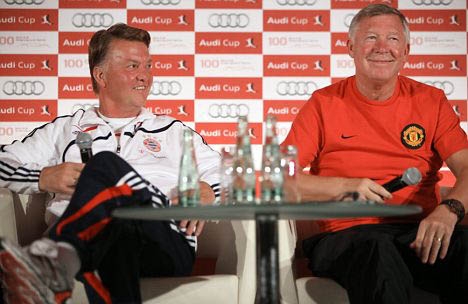 Alex Ferguson khuyến khích Van Gaal mua thêm sao cho Man Utd