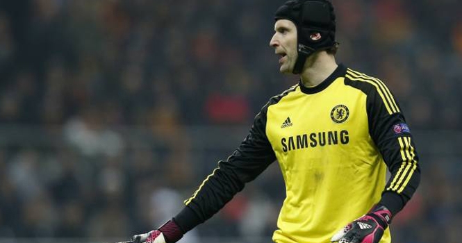 Petr Cech sắp thành 'vật tế thần' của Chelsea