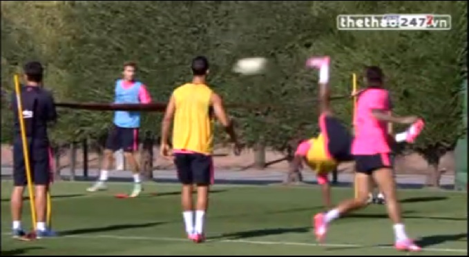 VIDEO: Sao Barca chơi tennis bằng đầu và chân trong buổi tập
