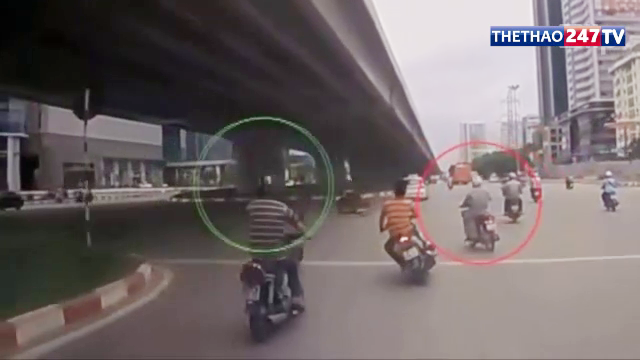 VIDEO: Tổng hợp 10 tình huống lái xe kiểu tự sát ở Việt Nam