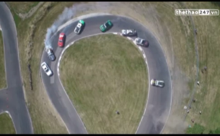 VIDEO: Mãn nhãn với màn drift đồng thời của 12 siêu xe