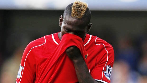 Balotelli bỏ lỡ khó hiểu chẳng kém gì Torres