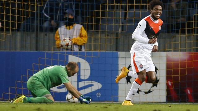 VIDEO: Luiz Adriano lập kỷ lục khó tin ở Champions League