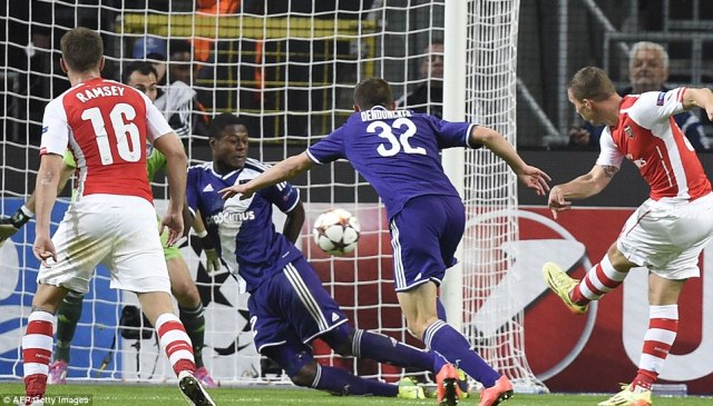 Video clip bàn thắng: Anderlecht 1-2 Arsenal - Những phút cuối nghẹt thở