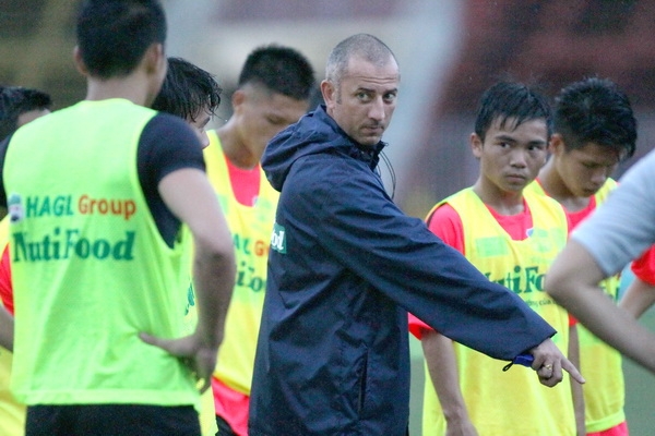 HLV Guillaume muốn gặp U21 Việt Nam ở trận chung kết