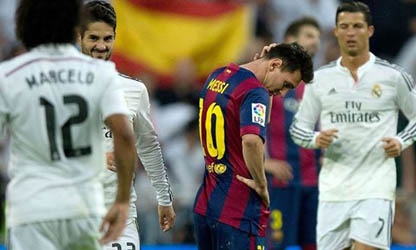 Ronaldo nháy mắt cố tình khiêu khích Messi