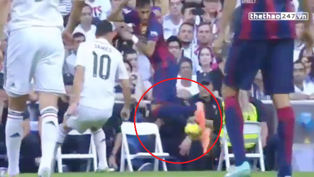 VIDEO: Tuyệt kỹ gắp bóng qua người của Neymar vs James Rodriguez