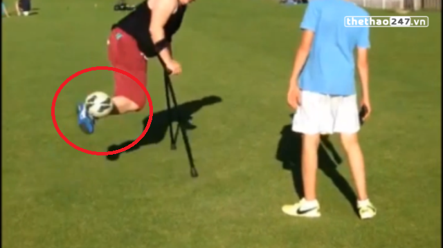 VIDEO: Kieran Brown gắp bóng siêu đỉnh dù chỉ có 1 chân