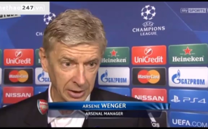 VIDEO: HLV Arsene Wenger tức giận chỉ trích hàng thủ Arsenal