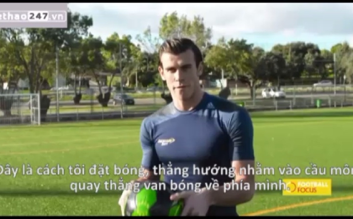 VIDEO: Gareth Bale hướng dẫn bí quyết sút phạt ''cực dị''