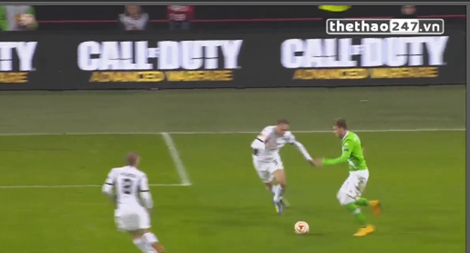 VIDEO: Cú đúp ấn tượng của Nicklas Bendtner ở Europa League