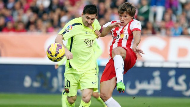 VIDEO: Messi mờ nhạt ở chiến thắng 2-1 trước Almeria